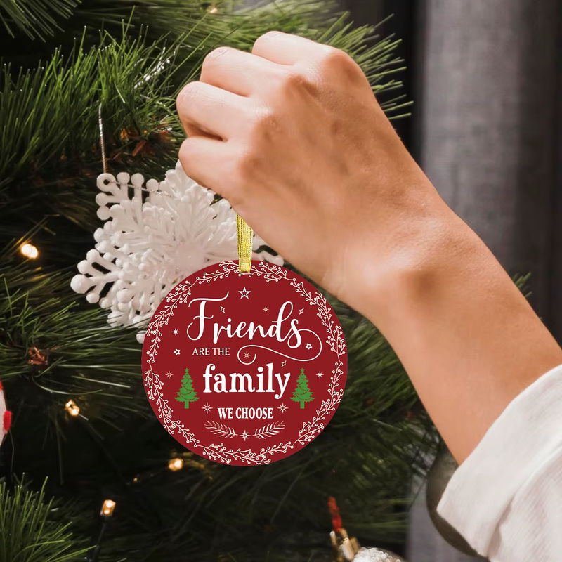 Rotes Freundschafts-Weihnachtsornament aus Kunststoff mit Schriftzug Freunde sind die Familie die wir wählen als Hängedekoration für den Weihnachtsbaum oder das Fenster - Bild 3