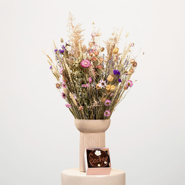 BLUME2000 Wildblumen Trockenstrauß XL in Multicolour mit Sachertorte 200g - Bild 1