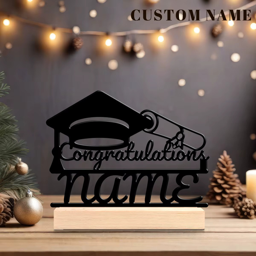 Personalisiertes Abschluss-Hut-Ornament aus Metall und Holz in Schwarz als Tischdekoration und Geschenk - Bild 4