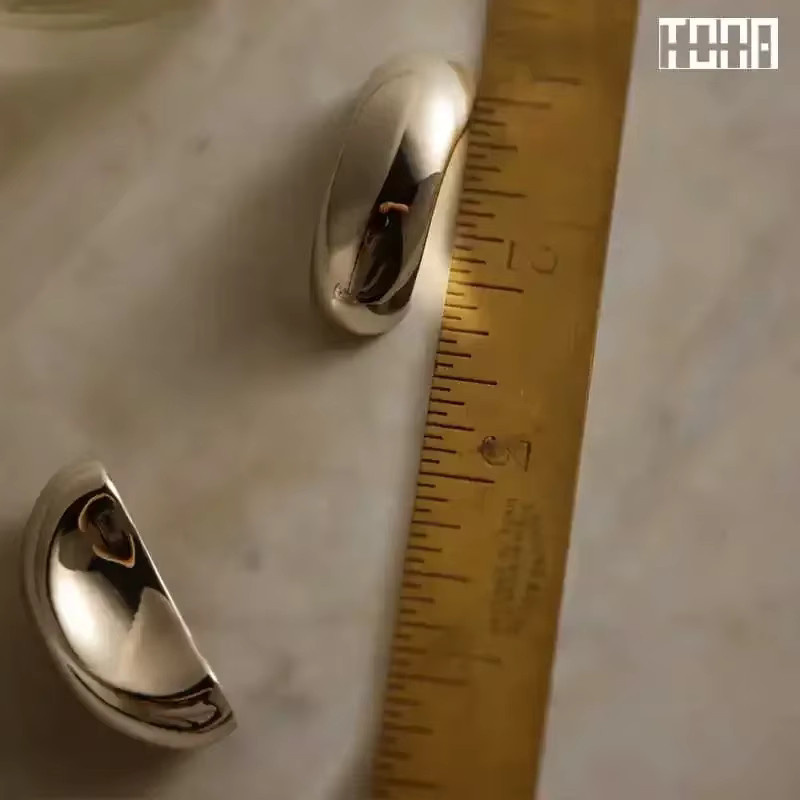 TONA Möbelgriff aus massivem Messing in Titansilber, unregelmäßiges Design für Küchenmöbel und Schubladen - Bild 2