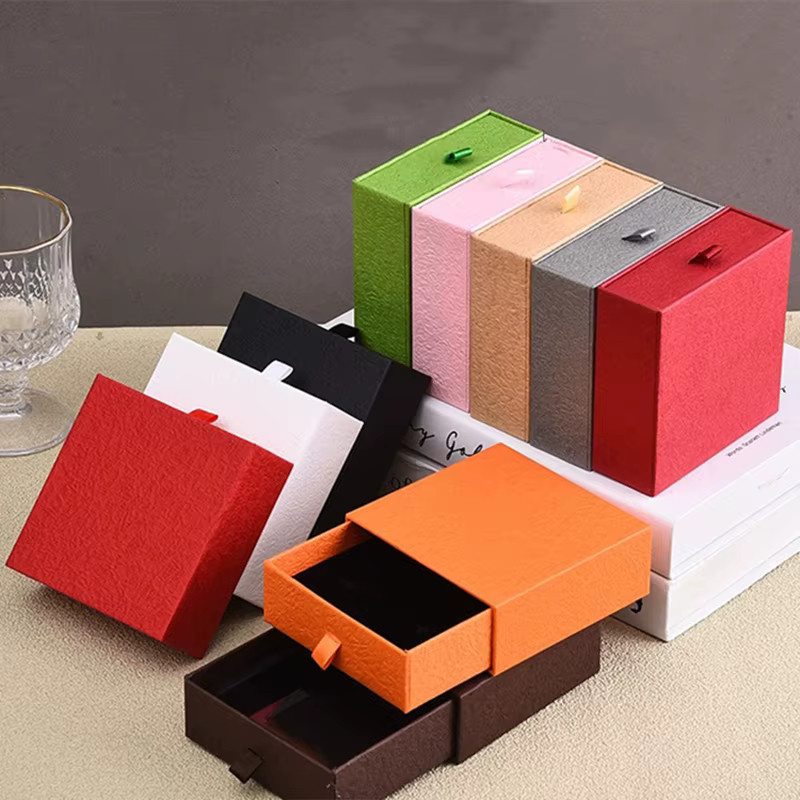 Gelbe Schmuckschatulle aus Papier für Ringe, Halsketten, Ohrringe und Armbänder als Geschenkbox und Organizer - Bild 2