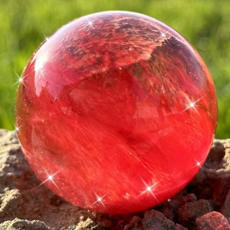 Rote Kristallquarzkugel aus Glas als runde Heimdekoration - Bild 1
