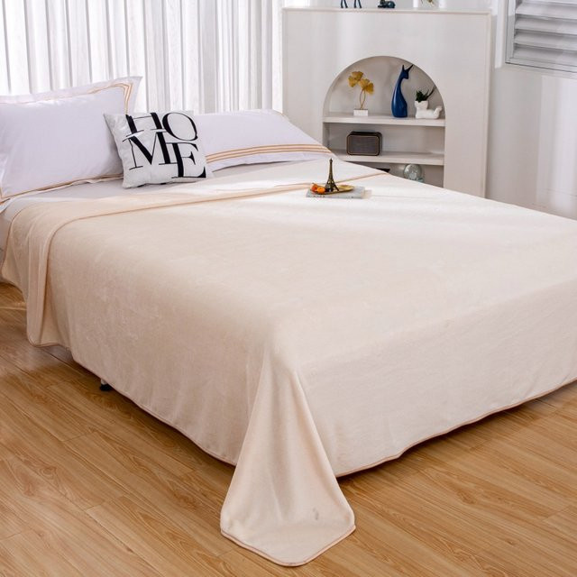 EGW Flanell Fleece Decke in Beige, weiche und gemütliche Kuscheldecke für Sofa, Büro oder Camping - Bild 1