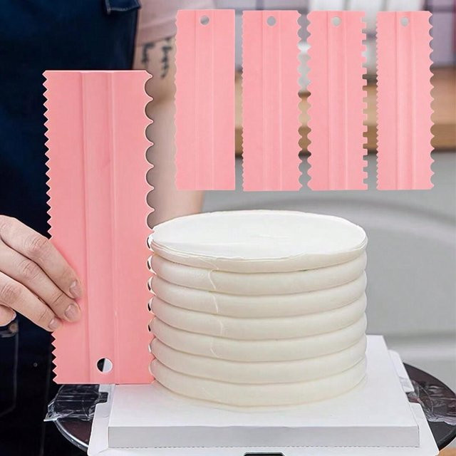 The Red Sun 4-teiliges Kuchendekorationswerkzeug-Set in Rosa mit Zuckergussspatel, Glättkamm, gezahnter Schaber und DIY-Werkzeugen für Butter und Mousse - Bild 1