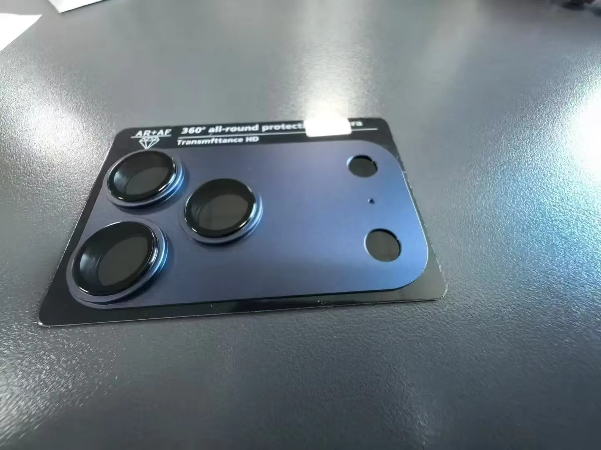 Kameraobjektivschutz für iPhone 17 Pro Max und iPhone 17 Pro aus Aluminiumlegierung und gehärtetem Glas in Schwarz - Bild 2