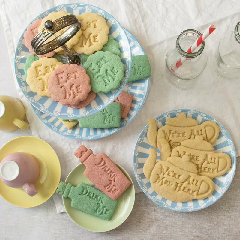 FSMHOME 3er Set Ausstechformen Alice im Wunderland Thema Eat Me Cookie Cutter aus Kunststoff für DIY Backzubehör - Bild 2