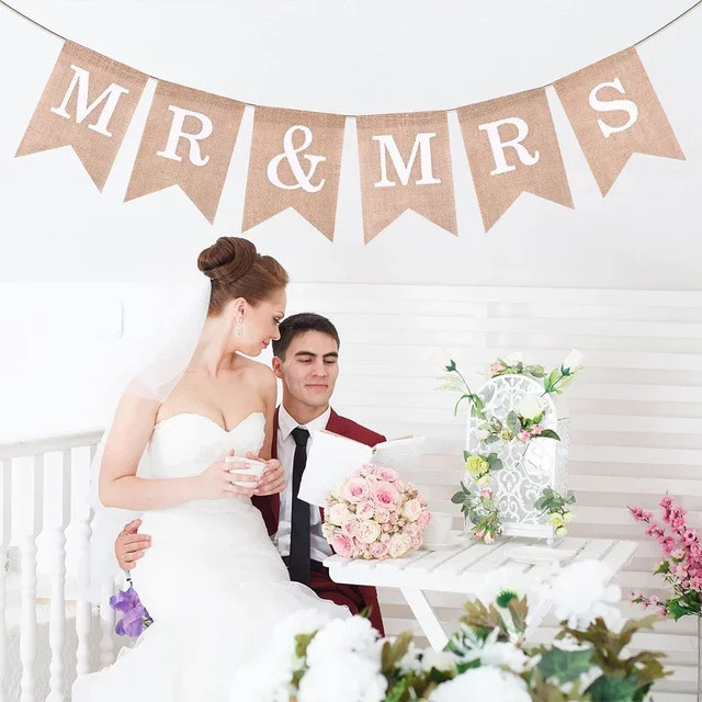 Runtowo Mr & Mrs Leinen-Banner in Beige, Vintage Wimpelkette als rustikale Hochzeits-Dekoration und Foto-Requisite - Bild 1