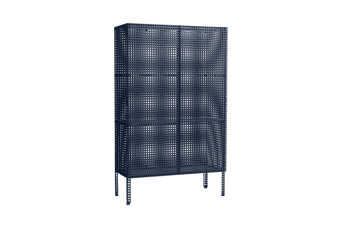 HAY Perforated Cabinet in Blau aus Metall mit mattem Finish und Schwenktüren - Bild 3