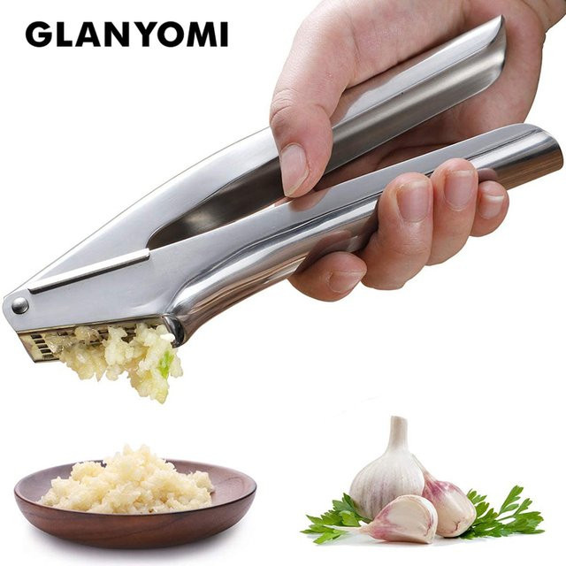 Knoblauchpresse aus Edelstahl von GLANYOMI in Silber mit quadratischem Sieb für die professionelle Küche - Bild 1