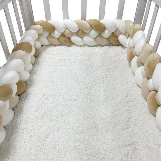 Handgefertigtes 4-fach geknotetes Baby-Kissen in Weiß als weiches Polster für das Babyzimmer - Bild 1