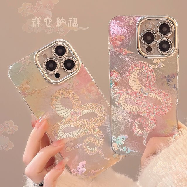 Bunte iPhone Schutzhülle im chinesischen Stil mit Blumenschlange und Wolken-Motiv, mattierte Textur mit Glaslinsenschutz, Farbe: Mehrfarbig/Pink, passend für iPhone 12 bis iPhone 17 Pro Max - Bild 1