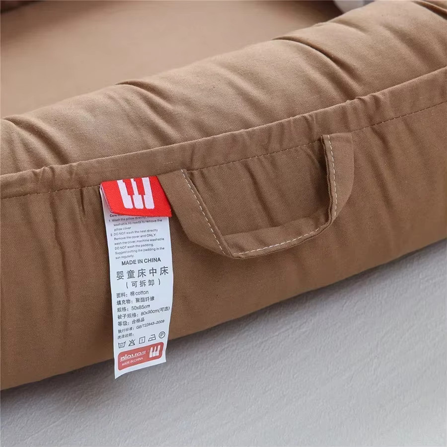 Tragbares Babynest aus Baumwolle in Schwarz als Reisebett und Stubenwagen - Bild 2