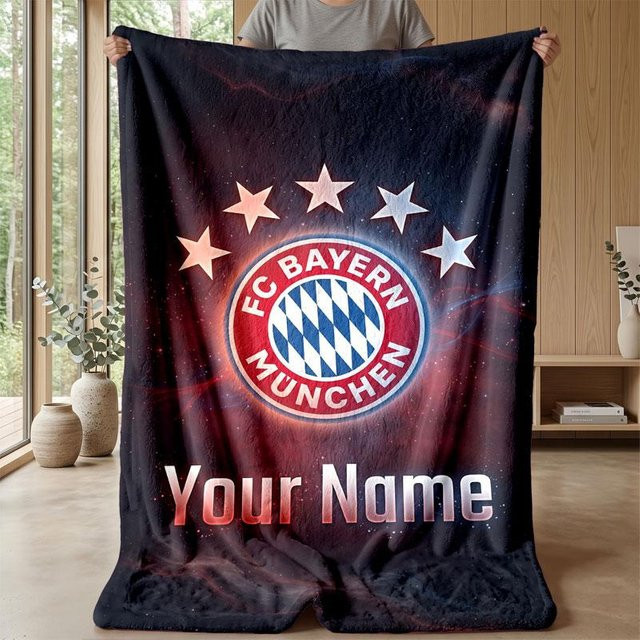 Personalisierte FC Bayern München Flanelldecke mit individuellem Namen und Logo, kuschelige Fleece-Kuscheldecke in Multicolour, B/B: 150 x 180 cm - Bild 1