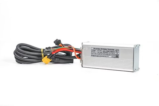 OUXI C80 Pro E-Bike Controller Ersatz 48V 6A EU-Version mit rotem Stecker für 250W 20 Zoll Fat E-Bike in Silber und Rot - Bild 1