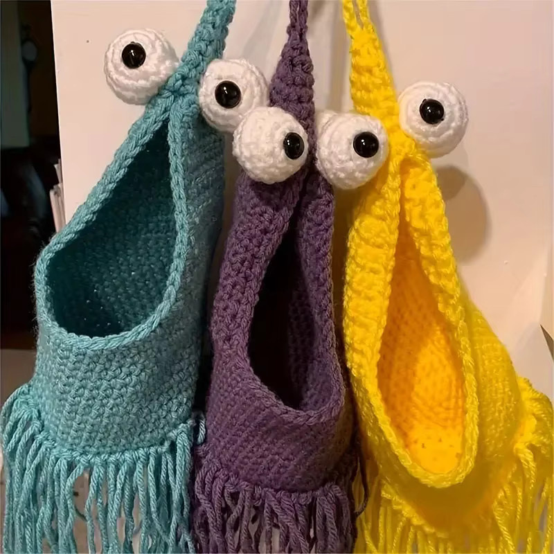 Gestrickter Hängekorb für Pflanzen und Obst in Lila und Mehrfarbig, Wandmontierter Boho Aufbewahrungskorb aus Textil mit Tier-Motiv - Bild 2