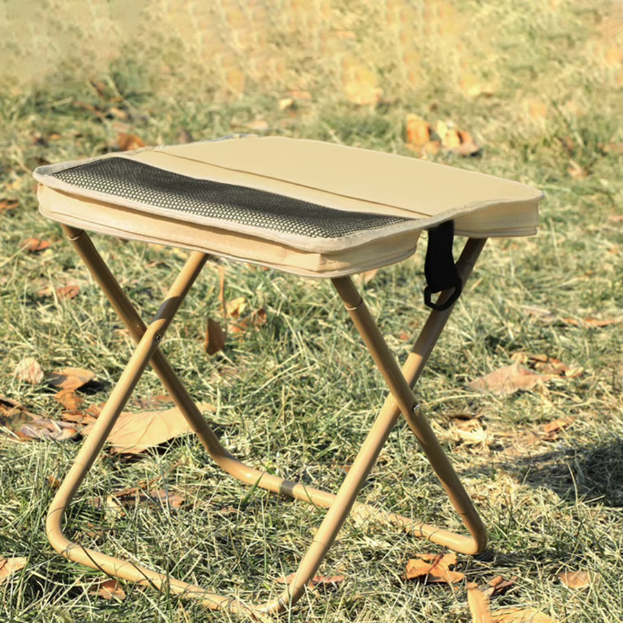 APWIKOGER Klappbarer Outdoor-Hocker in Beige, Tragbarer Rucksackhocker aus Metall für Picknick, Gartenarbeit und Wandern - Bild 1