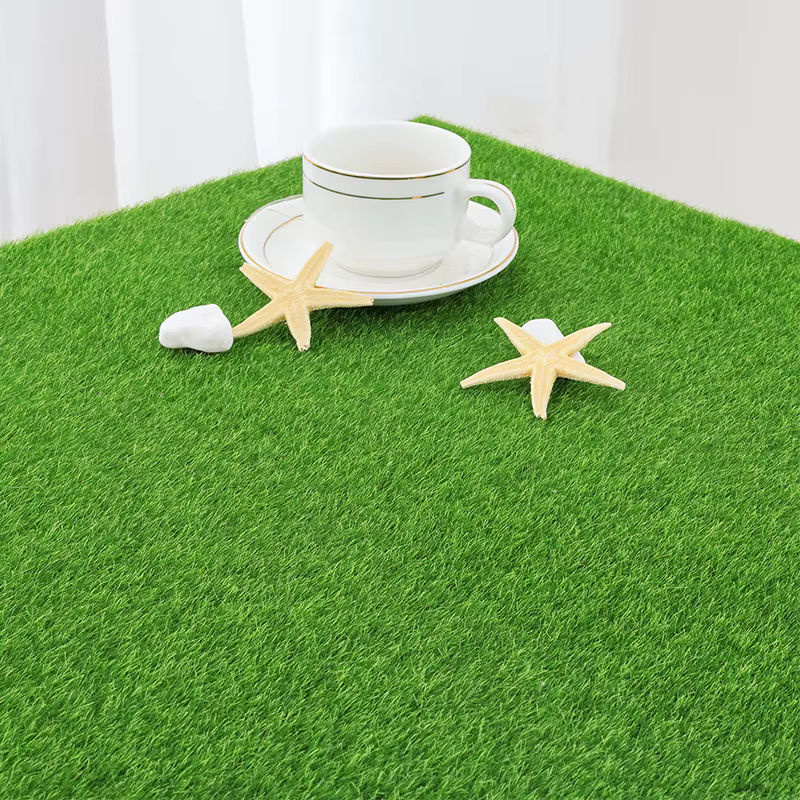 2er-Set Mini Kunstrasen in Grün, quadratische Grasmatte aus Kunststoff für DIY-Modelle und Garten-Dekoration - Bild 5