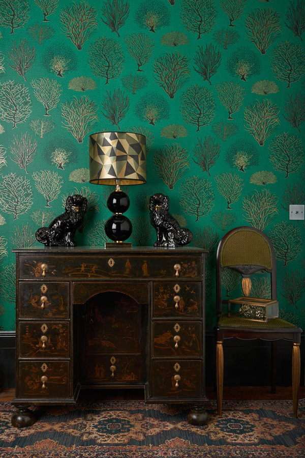 Cole & Son Tapete Seafern in Emerald mit botanischem Floral-Design in Grün, Gold und Schwarz - Bild 1