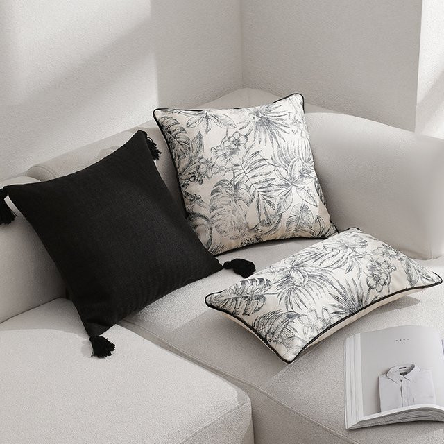 Schwarzer Jacquard Kissenbezug mit floralem Design von inyahome für dein Sofa und Wohnzimmer - Bild 1