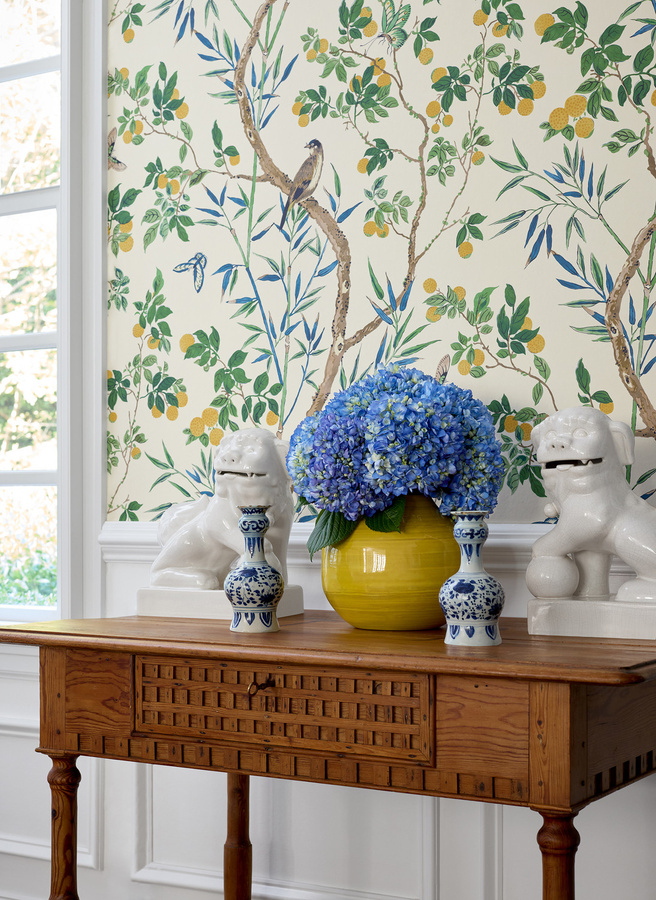 Thibaut Wallpaper Claire Vlieses Tapete mit floralem Naturmotiv in Gelb und Blau - Bild 1