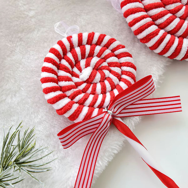 Weihnachtliche Hängeornamente aus Textil in Form von Zuckerstangen und Lutschern, rot-weiß gestreift, für deine Weihnachtsbaum-Dekoration - Bild 2