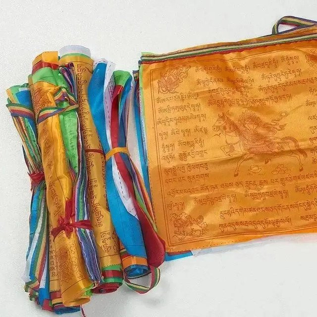 VibeLife Tibetische buddhistische Gebetsflagge Lung Ta aus Kunstseide, Multicolor, Länge: 3,5 m - Bild 1
