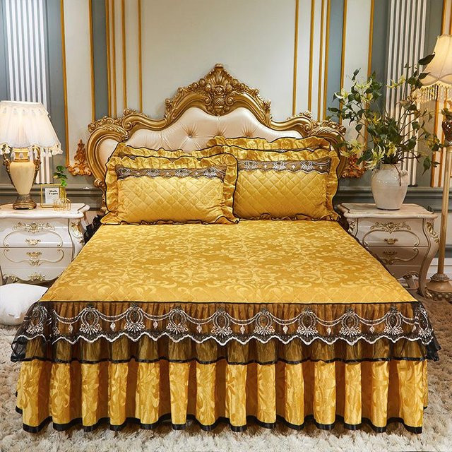 Your Warm Home Bettwäsche-Set aus Samt und Spitze in Gold mit floralem Design, 3-teilig, B/T: 180 x 220 cm - Bild 1