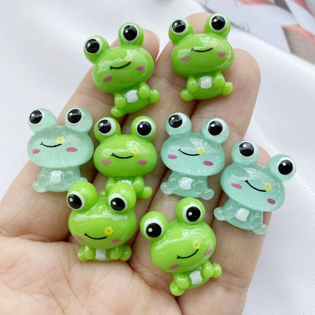12 Stück Cartoon Frosch Harz-Elemente in Grün und Multicolour für Scrapbooking, DIY-Schmuck und Haarnadel-Dekoration von TSXJY - Bild 1
