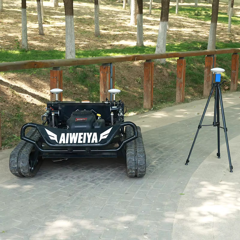 AIWEIYA RC Crawler All Terrain Slope Rasenmäher mit Kettenlaufwerk in Schwarz - Bild 2