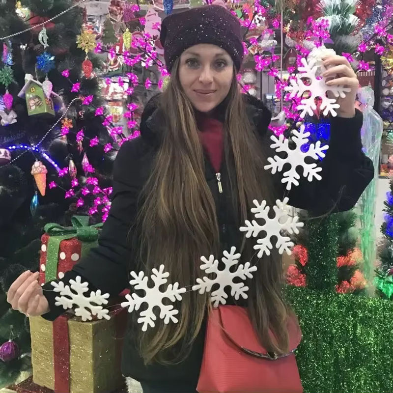 48 Stück weiße Schneeflocken-Hängeornamente aus Kunststoff für Weihnachtsdekoration und Bastelarbeiten - Bild 3