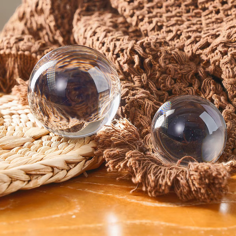 Transparente Kristallglaskugel als runder Dekoartikel aus Glas - Bild 4