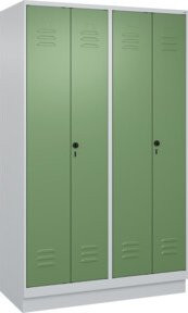 C+P Spind Classic PLUS mit Sockel, 4 Abteile, Resedagrün, Sicherheits-Drehriegel, H: 195 cm, B: 120 cm, T: 50 cm - Bild 1