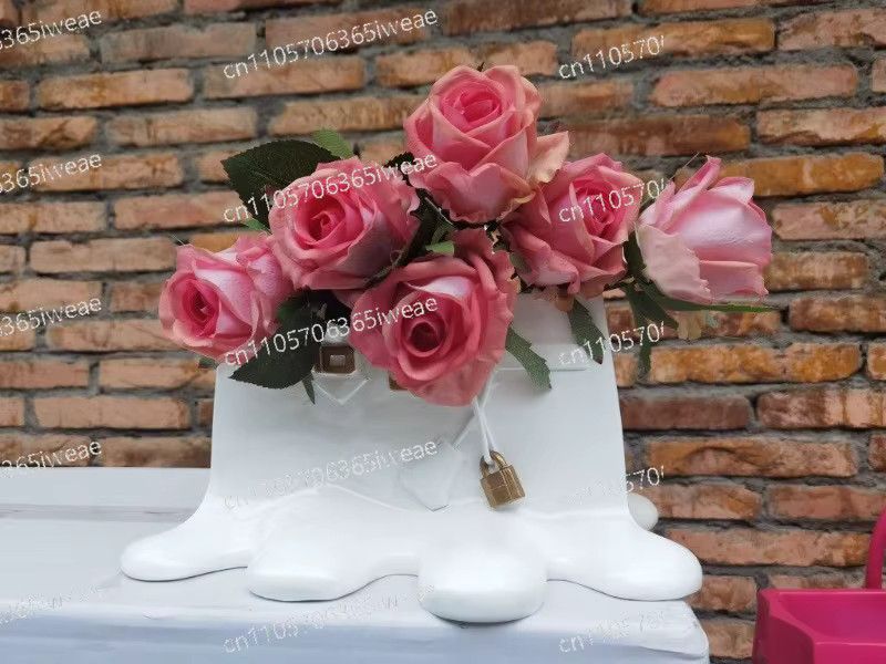 Moderne abstrakte Keramikvase ROSE in Rosa als luxuriöses Skulptur-Ornament für Schnittblumen - Bild 2