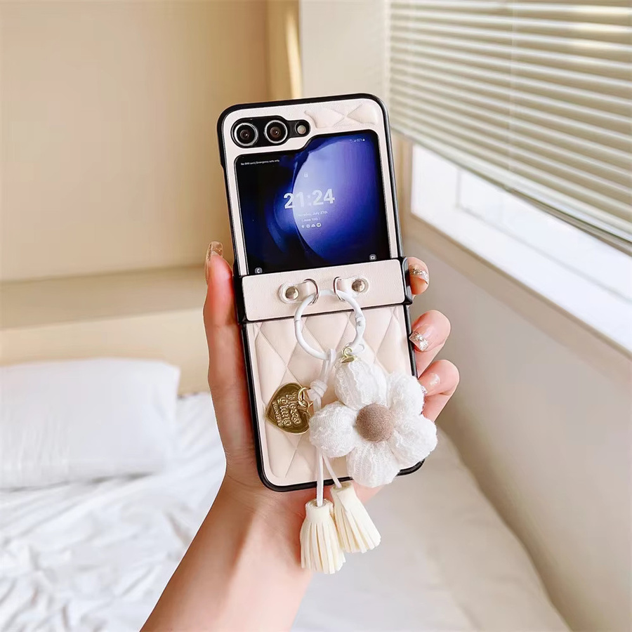 Leder-Handyhülle mit Blumenring für Samsung Galaxy Z Flip 6, 5, 4, 3 5G in Braun - Bild 1