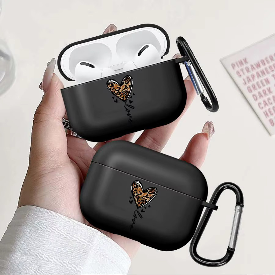 Schutzhülle mit Leoparden- und Herzmuster für Apple AirPods Pro in Schwarz - Bild 3