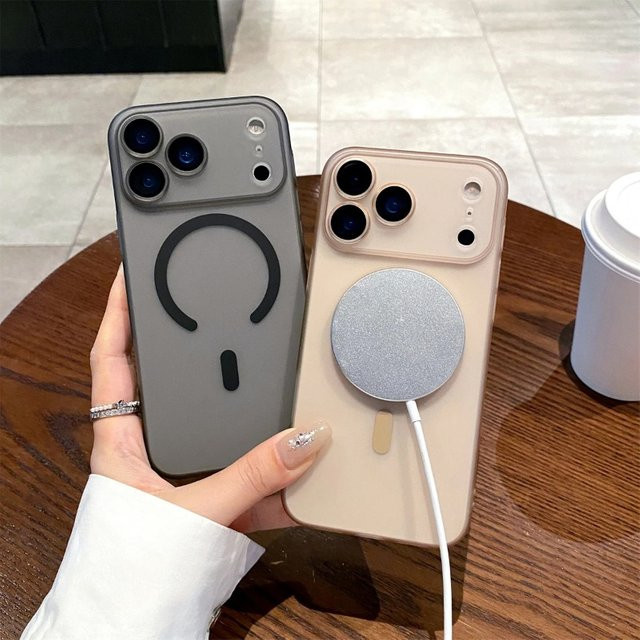 MagSafe Schutzhülle für iPhone 17 Pro Max aus mattem PC in Transparent oder Blau mit magnetischer Ladefunktion und Kameraschutz - Bild 1