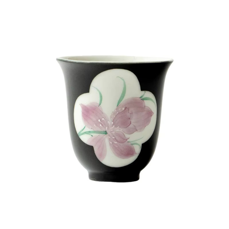 Handbemalte Keramik Teetasse mit Iris-Blumenmuster in Schwarz für Tee-Zeremonien und Kung Fu Tee-Sets - Bild 5