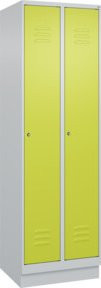C+P Spind Classic PLUS Garderobenschrank mit Sockel, 2 Abteile, Zylinderschloss, 4 Garderobenhaken und mittiger Trennwand, Grau/Grün, H x B x T: 195 x 60 x 50 cm - Bild 1