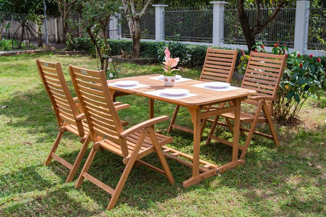 OUTFLEXX Garten-Essgruppe aus Akazie in Natur mit Ausziehtisch und 4 Klappstühlen, FSC-zertifiziert - Bild 1