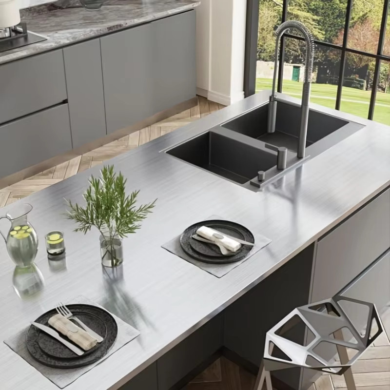 Wasserdichte und ölabweisende Vinylfolie in gebürsteter Silber-Optik aus Edelstahl-Design für Küchengeräte und Oberflächen - Bild 4