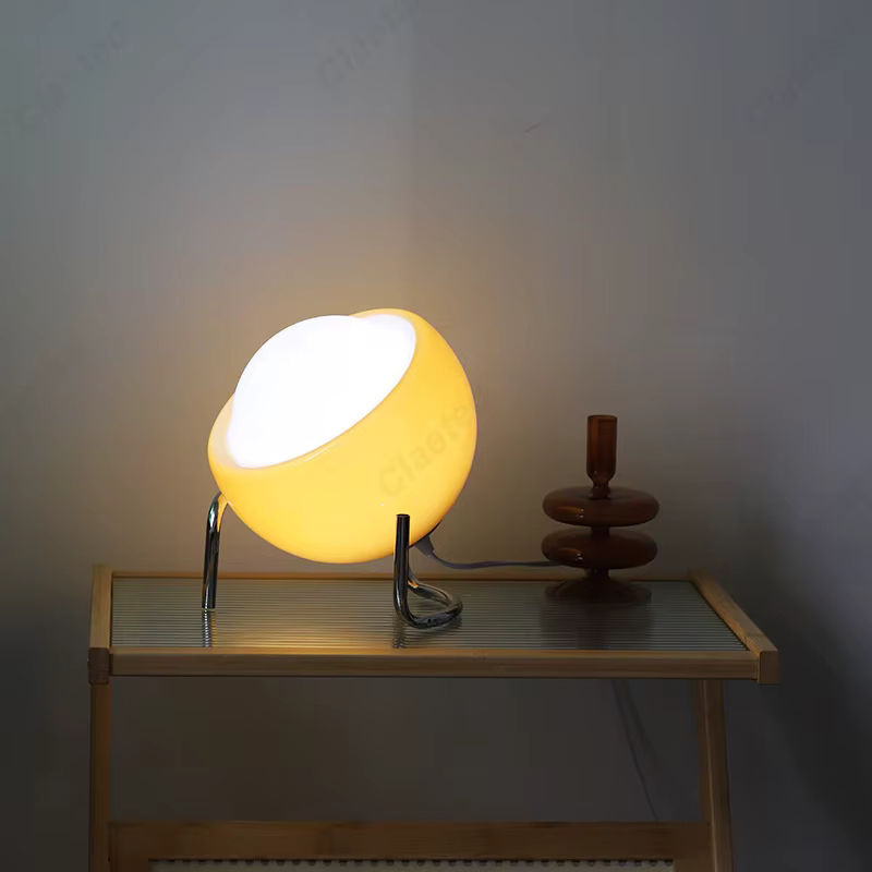 Claeted Retro LED Nachtlicht aus Glas in Orange und Gelb mit silbernem Metallgestell für Wohnzimmer, Schlafzimmer und Arbeitszimmer - Bild 6