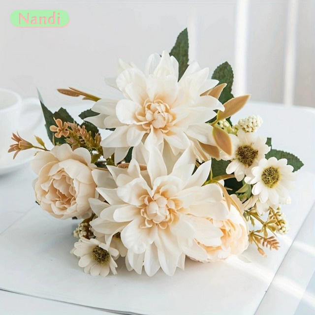 NANDI Künstlicher Dahlie-Blumenstrauß in Weiß für Hochzeitsbögen und Tischdekoration - Bild 1