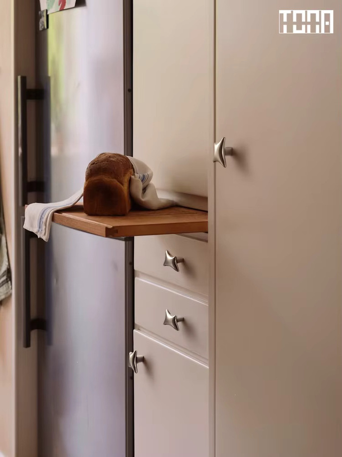TONA Exklusiver sternförmiger Messingknopf in Titansilber als Möbelknopf für das Kinderzimmer - Bild 2