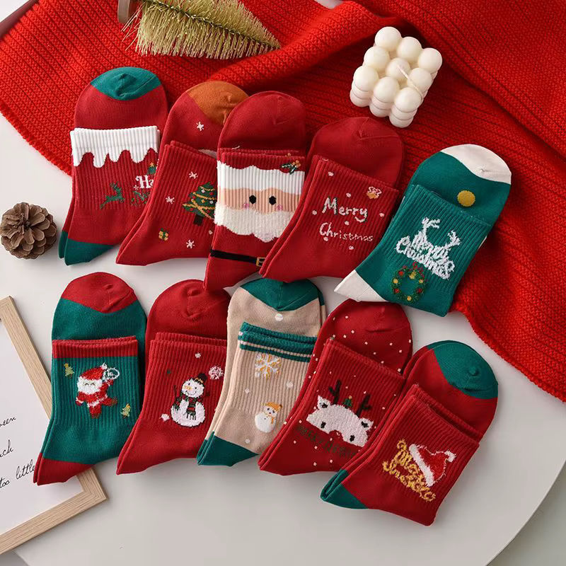 Ataozhekou Weihnachtssocken aus Baumwolle mit Santa und Rentier Muster in Multicolor für Kinder und Erwachsene - Bild 2