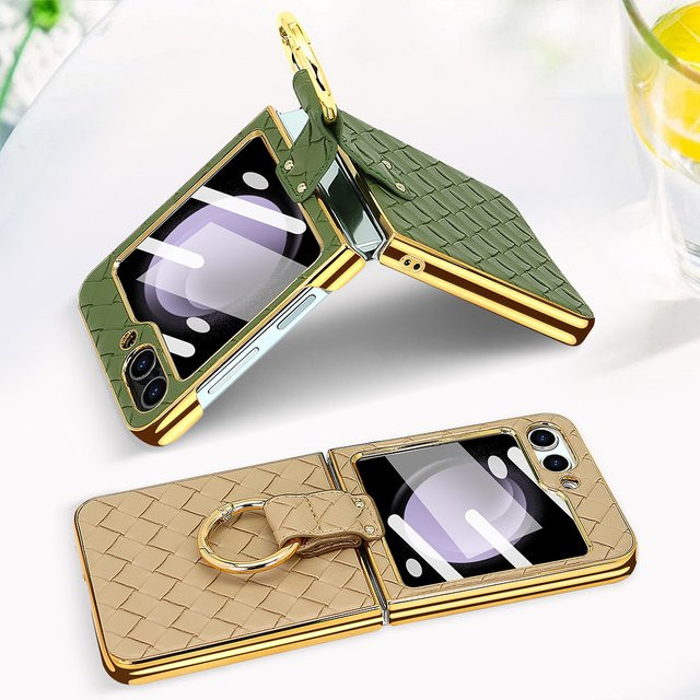 Stoßfeste Handyhülle aus PU-Leder mit gewebtem Muster und Glasfrontfolie für Samsung Galaxy Z Flip7, Z Flip6, Z Flip5, Z Flip4, Z Flip3 in Braun mit Fingerringhalterung - Bild 1