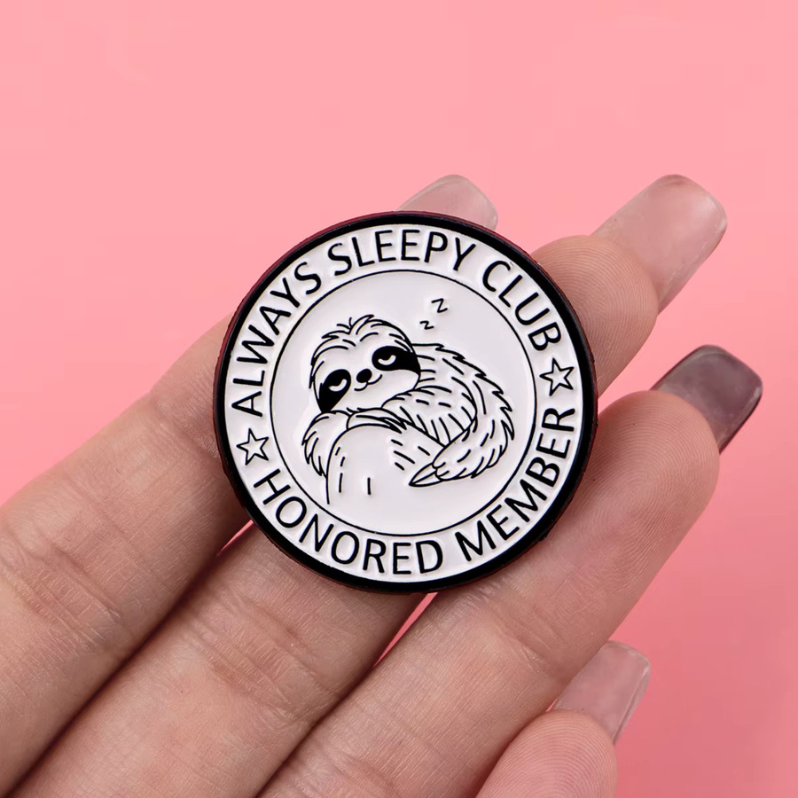 ALWAYS SLEEPY CLUB Emaille-Anstecknadel, Faultier, Bunt, Unisex - Bild 3