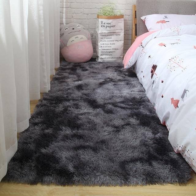 Flauschiger Teppich von Yiran Furniture in Grau, Weicher Kunstfell-Teppich im Nordic-Stil für Wohnzimmer und Schlafzimmer, B/T: 100 x 160 cm - Bild 1