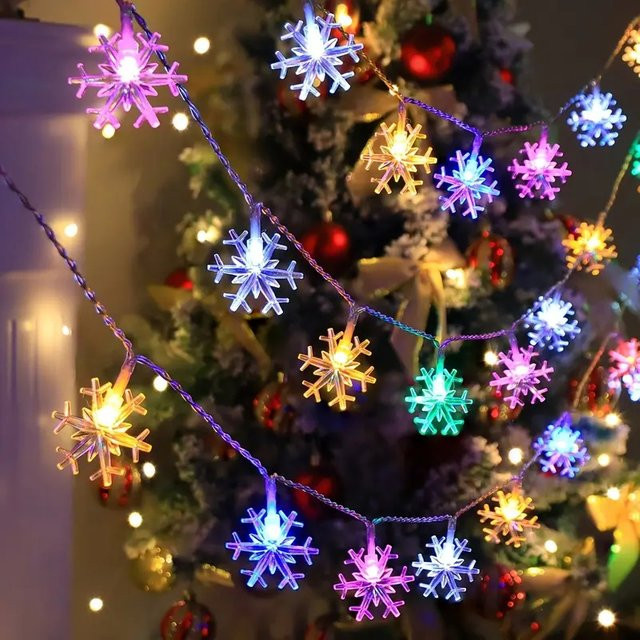 LED Schneeflocken Lichterkette für Weihnachten in Warmweiß und Multicolour zur Dekoration von Innen- und Außenbereichen - Bild 1