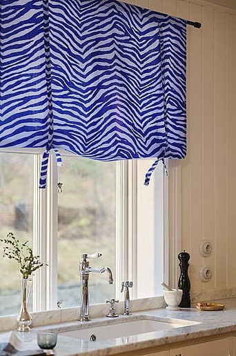 Jotex Rollvorhang SIMBA Blau mit Tiermotiv und grafischem Design, semi-transparent - Bild 1