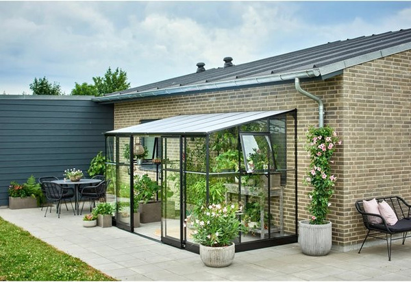 Halls Gewächshaus Qube Lean To Pultdach in Schwarz mit 7,1 m² Anbaufläche und Polycarbonat-Hohlkammerplatten